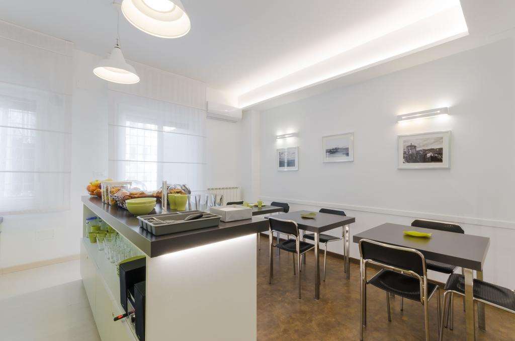 Le Stanze Sul Corso Bed & Breakfast Pescara Restoran gambar